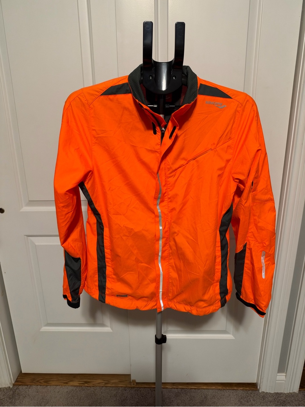 Saucony women’s High-Visibility Orange Lightweight Jacket with led lights